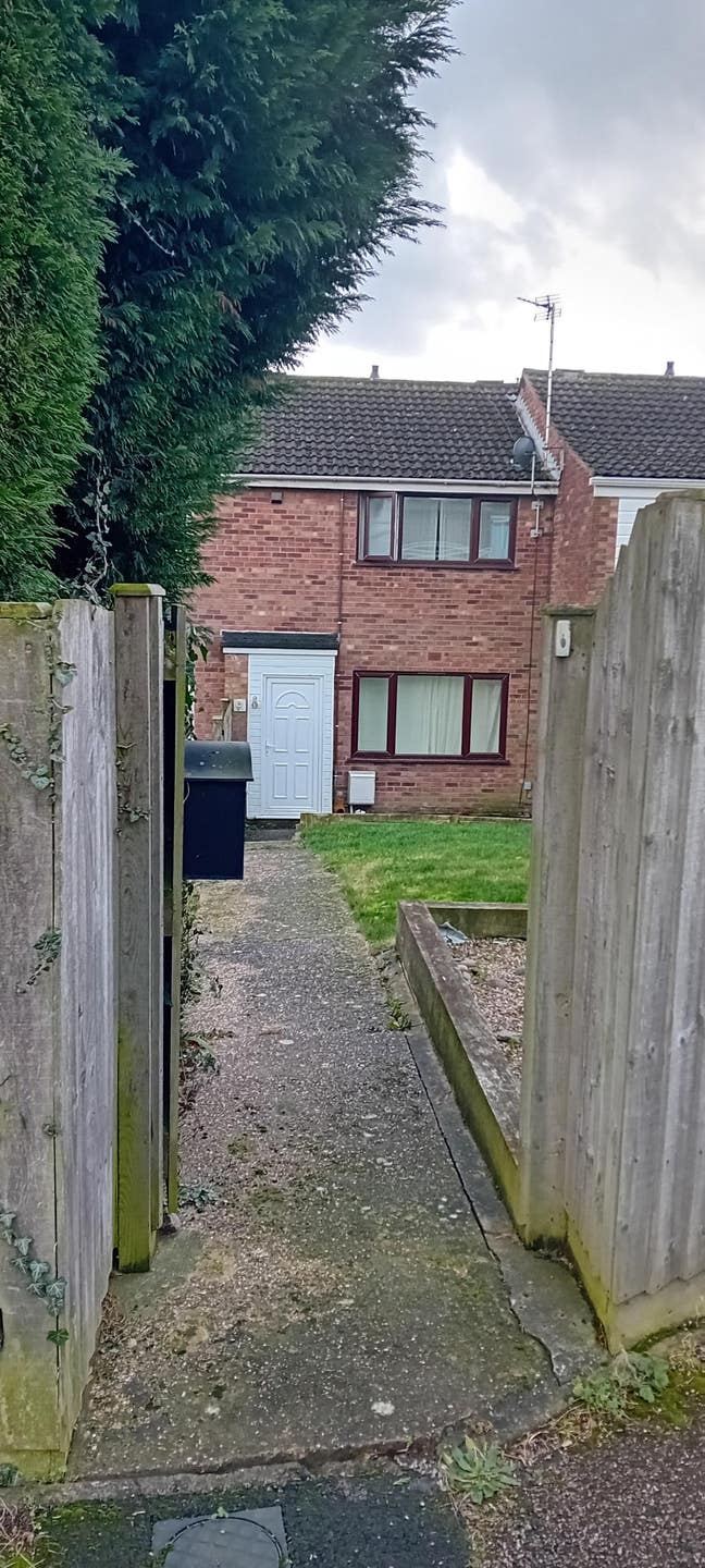 Town house in the village of Ratby Main Photo