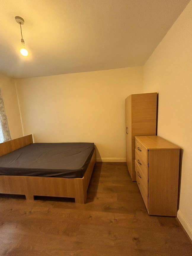 Spacious double room for rent Main Photo