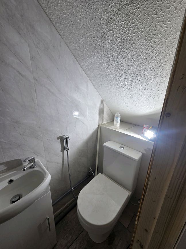 Decent studio flat near Farnham road slough Sl2 Main Photo