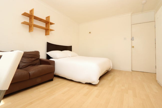 Last 2 Rooms! Amazing 3Beds Flat in Central Area Main Photo