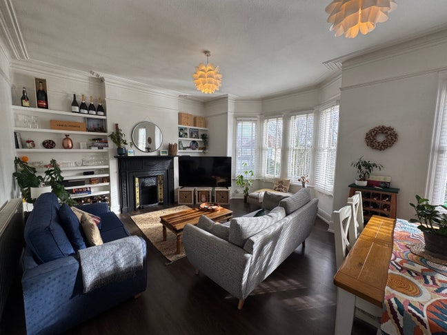 Double room in spacious, peaceful home SW16 Main Photo