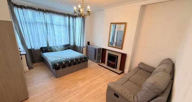 ✨🛏️ Stylish Double Room in a Beautiful 5-Bed Main Photo