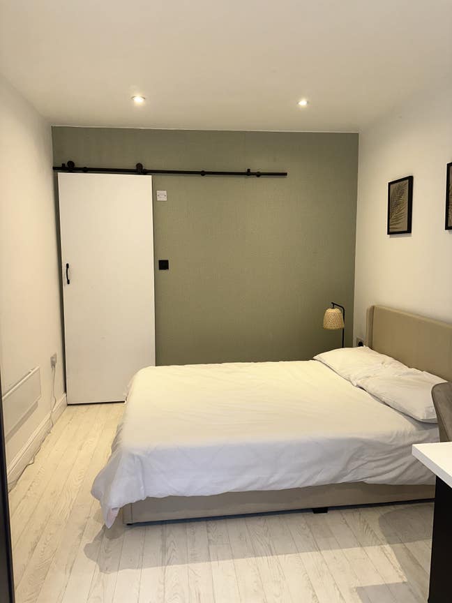 Stylish, self-contained Refurbished Studio Main Photo