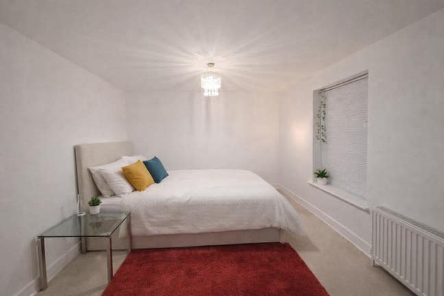 Charming room in Prime Location! Bills included Main Photo