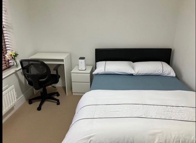 Spacious Double Room for Rent at Horsham, RH12  Main Photo