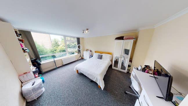 Spacious Double Room in Friendly Shared House  Main Photo