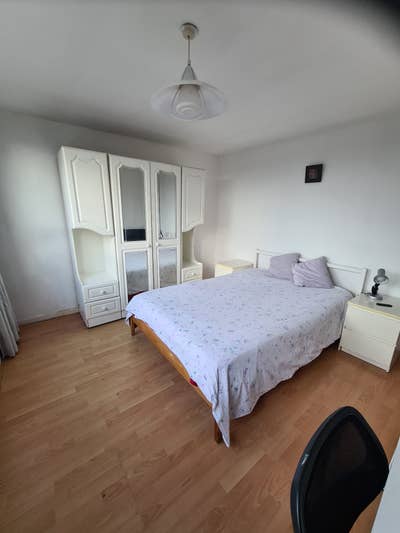 Large, Furnished Double Room in Sutton.  Main Photo