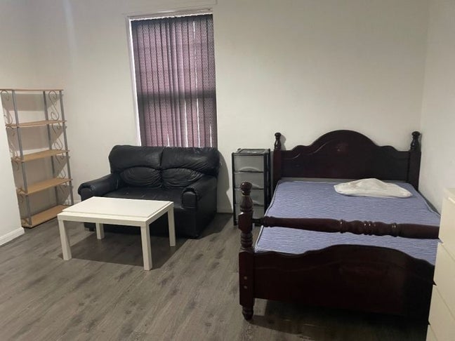 🏡 Double Room – Bills Included – Near City Centre Main Photo