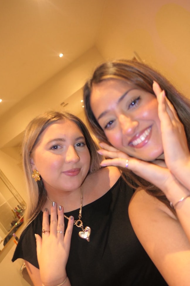 Looking for 2 beds for my friend and I! Main Photo