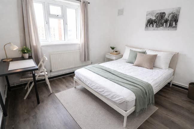 5 Stunning Modern Rooms in London's Coolest Area!  Main Photo