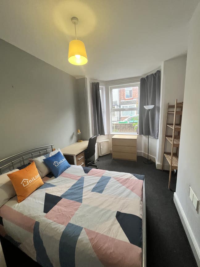 Girls Only | Large Room (18 sqm) Main Photo