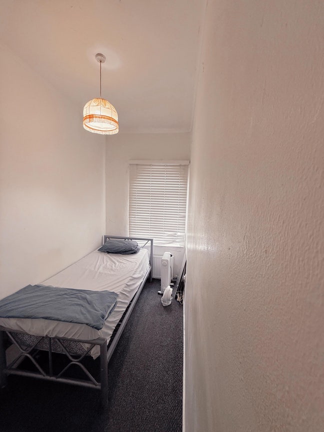 1 Double Bed City Center Available  Main Photo