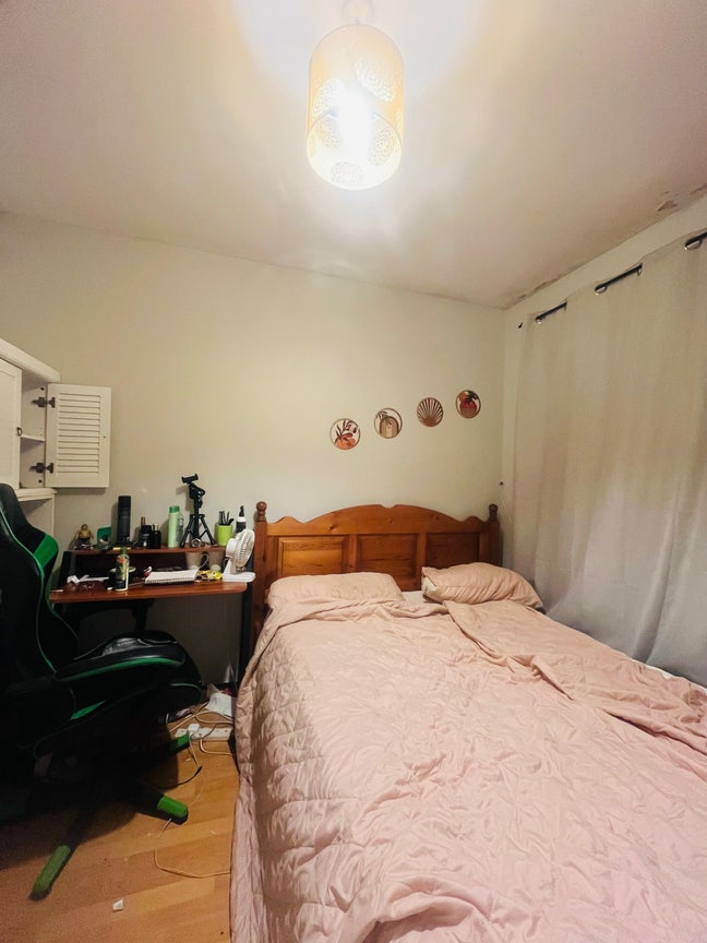 Room for Rent  Main Photo