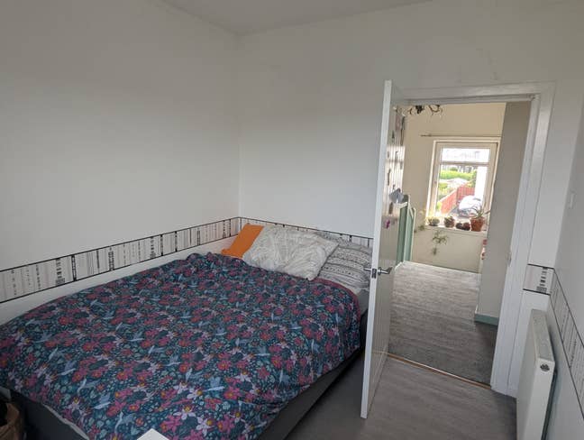 Double room in friendly home – Leith (near Lochend Main Photo
