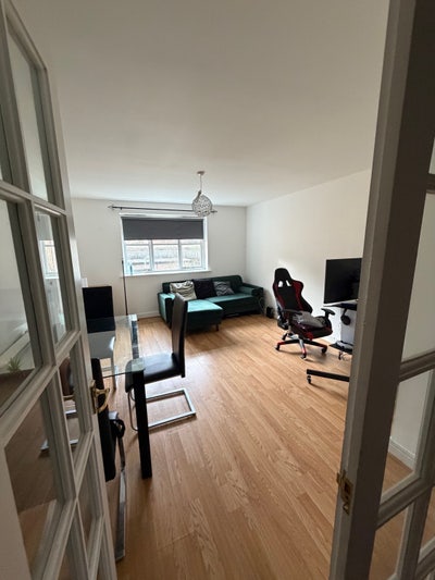 Double Room in 2 bedroom flat Main Photo