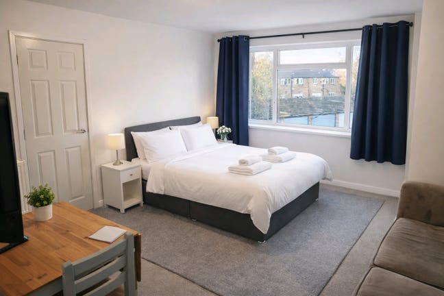 Newly renovated and furnished apartment Burnham Main Photo