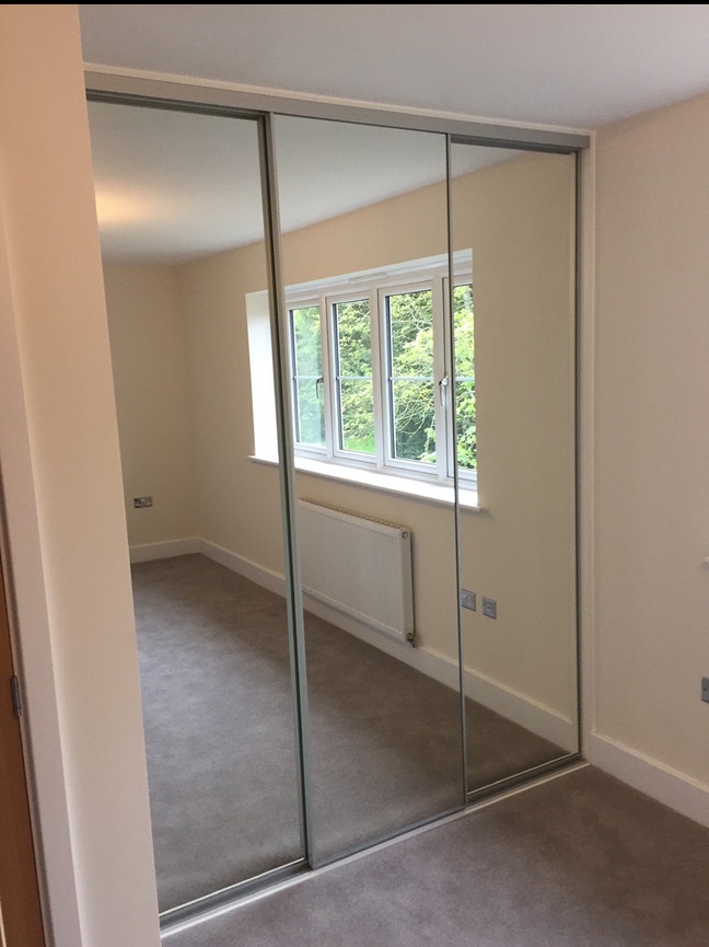 Double furnished room very clean, private parking  Main Photo