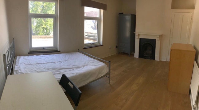 Large Furnished Room Available- Mill Road Main Photo