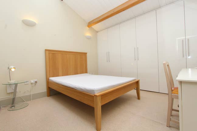 Prime Location-3 Stunning Rooms in a Luxury Flat!  Main Photo