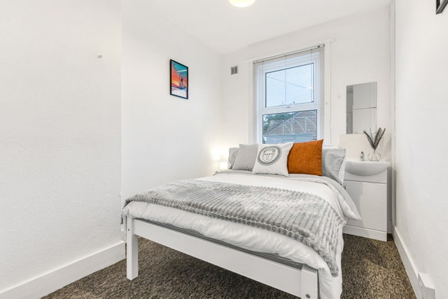 No Deposit – Modern Brighton Room, Bills Main Photo