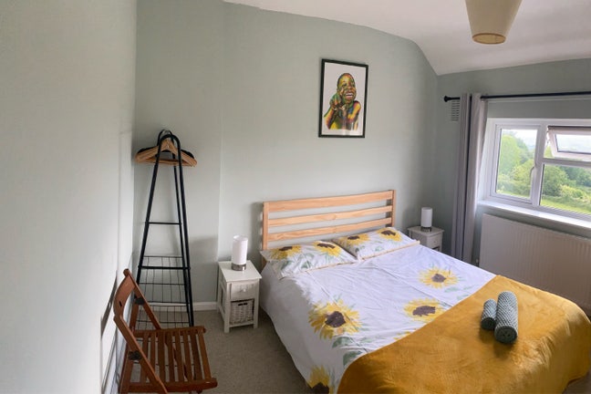 Fully serviced  Room with a View Main Photo