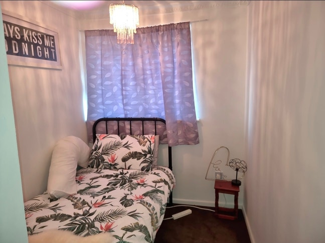 Cosy Single Room in a Quiet, Professional Home Main Photo