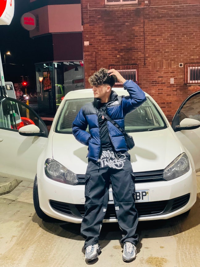 Male seeks a single or double room Main Photo