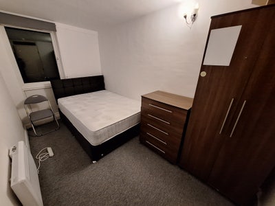 Room to rent in 2 bed flat in Islington Main Photo