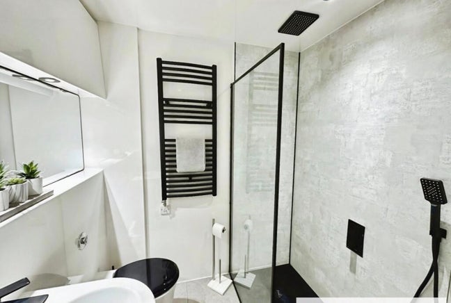 Double rooms in Salford  Main Photo