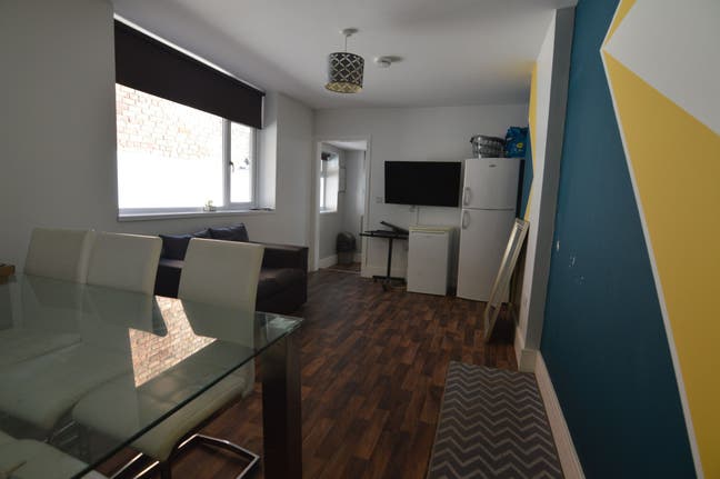 Modern 5 Bedroom Shared House On Welholme Road Main Photo