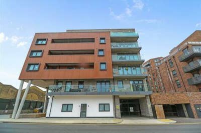 Canary Wharf E14 cosy Double Room available! Main Photo