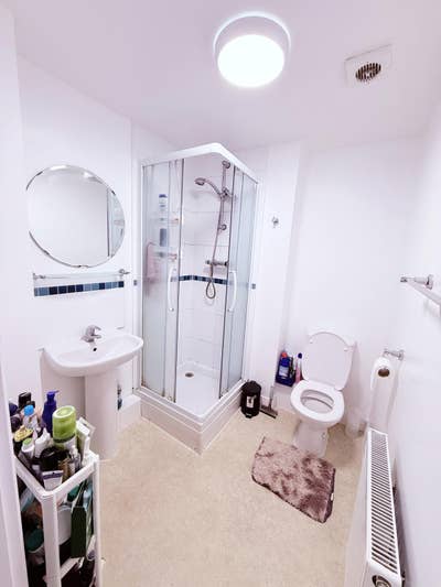 Large Double Bedroom with Ensuite Main Photo