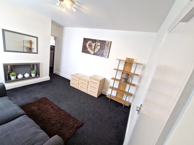 1 Bed Self Contained - No Deposit - Some Bills Inc Main Photo