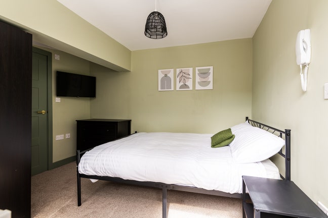 No Deposit! Bills Included! Hospital&Highst Main Photo