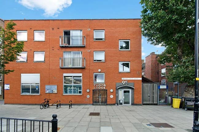 Bow/ Stratford 2 rooms available now!! Main Photo