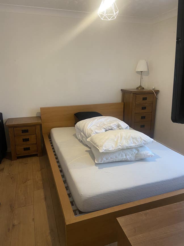 Spacious double bedroom with own small lounge Main Photo