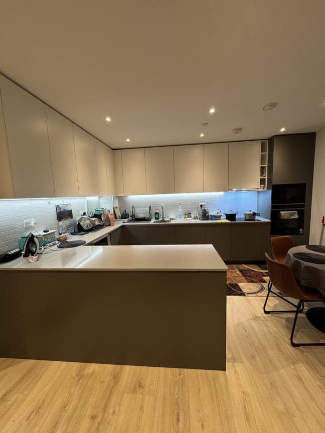 Single room available - Sutton high street Main Photo