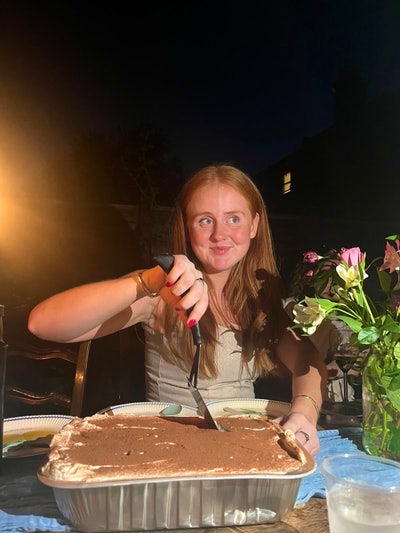 24 professional looking for a girls house💚 Main Photo