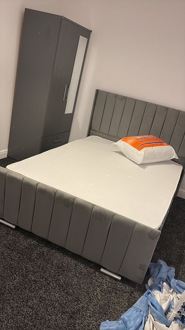 Two different rooms available for rent  Main Photo