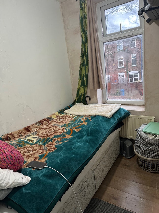 Single room available for rent Main Photo