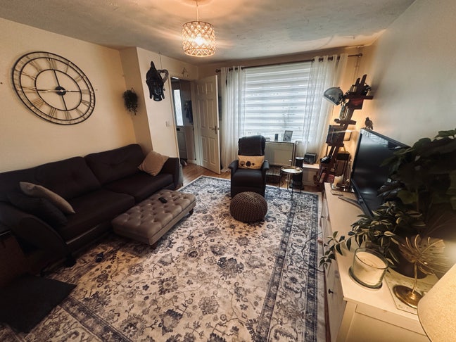  Professionals  Preferred  -Mon-Friday Rent Main Photo