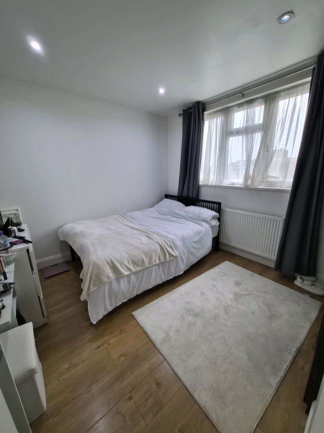 Looking for a Flatmate  Main Photo