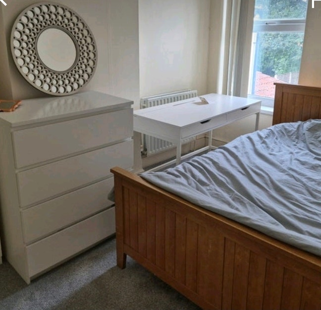 Bearwood spare room quiet Main Photo