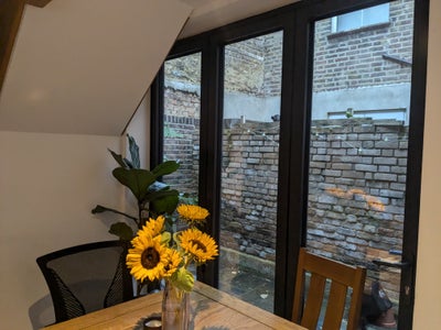 Cosy West Kensington/ Fulham Bedroom 💛 Main Photo