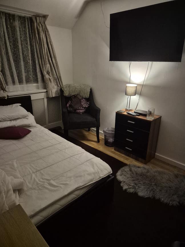 Room in Family Home  Main Photo