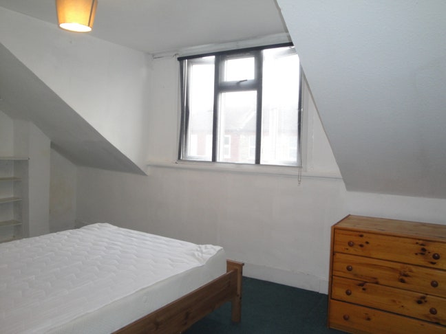 Great room, spacious maisonette, all bills incl. Main Photo