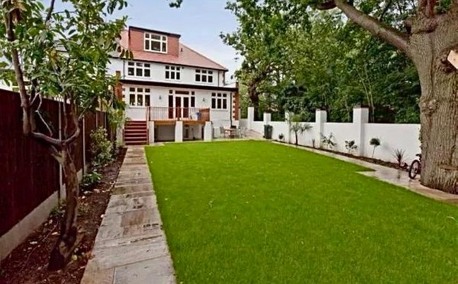 5mins walk to Totteridge & Whetstone station Main Photo