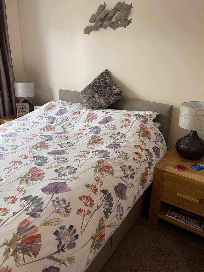 En-suite Bedroom with King-sized bed Main Photo