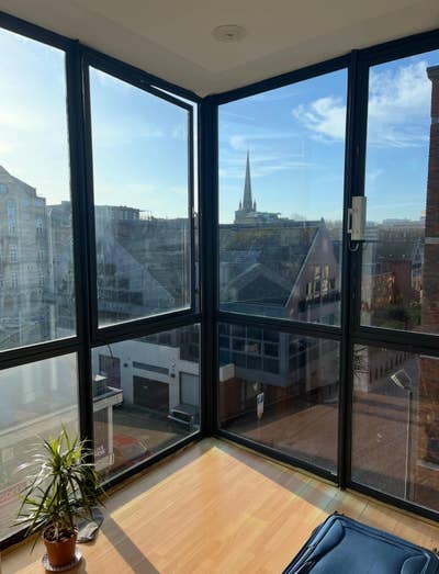 Modern 2-Bed Flat in Queen Square Main Photo