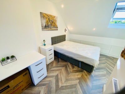 WOW Factor 12 bed Fallowfield House 🏡  Main Photo